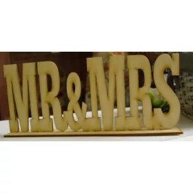   Mr és mrs felirat talppal, natúr fa, nyomtatott betűs, kicsi