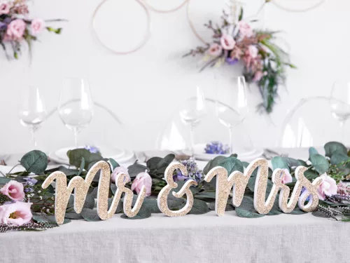  Arany glitteres mr és mrs fa felirat